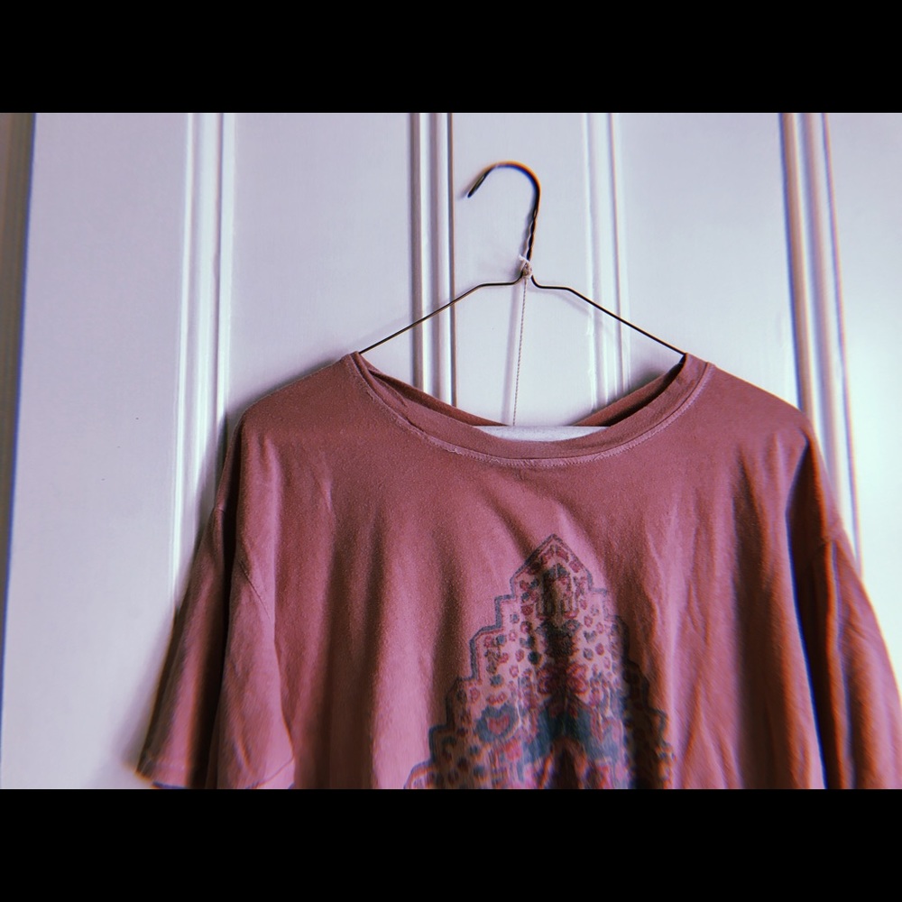 🍓Pale pink shirt with design